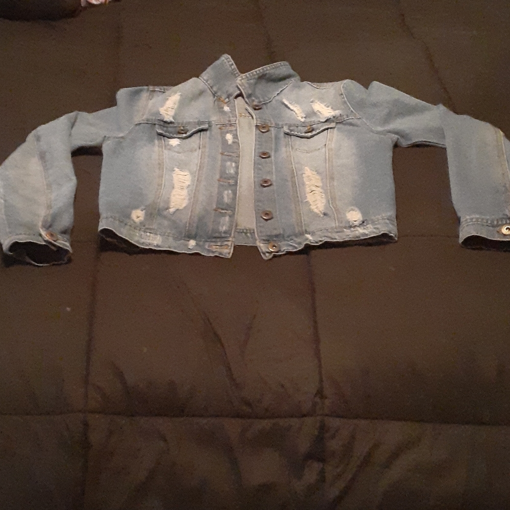 Juniors ( S )Ripped  Denim Jean Jacket